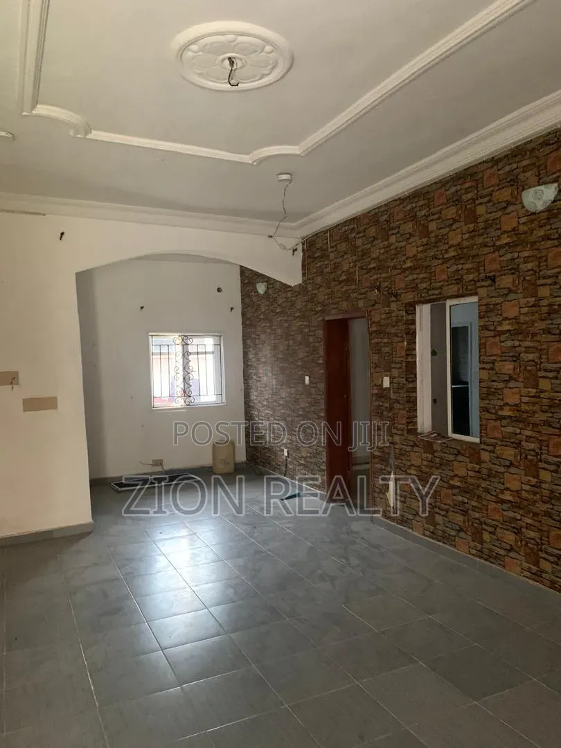 3bdrm Apartment in New Road, Awoyaya for rent