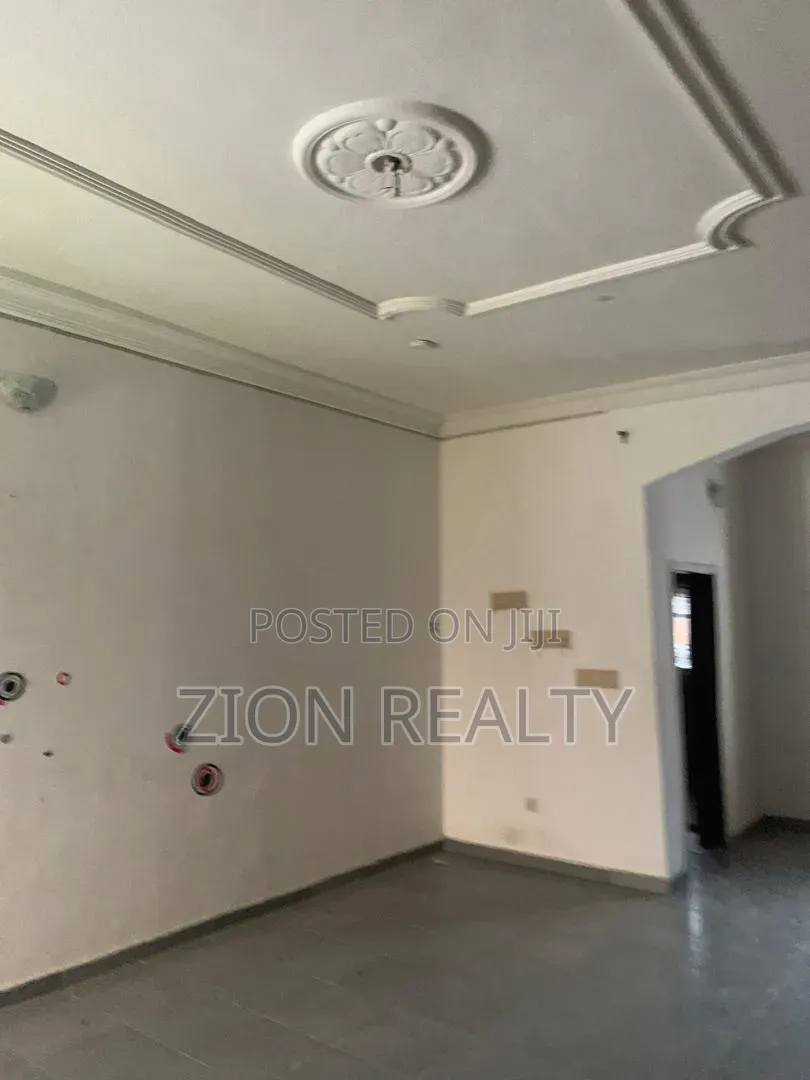 3bdrm Apartment in New Road, Awoyaya for rent