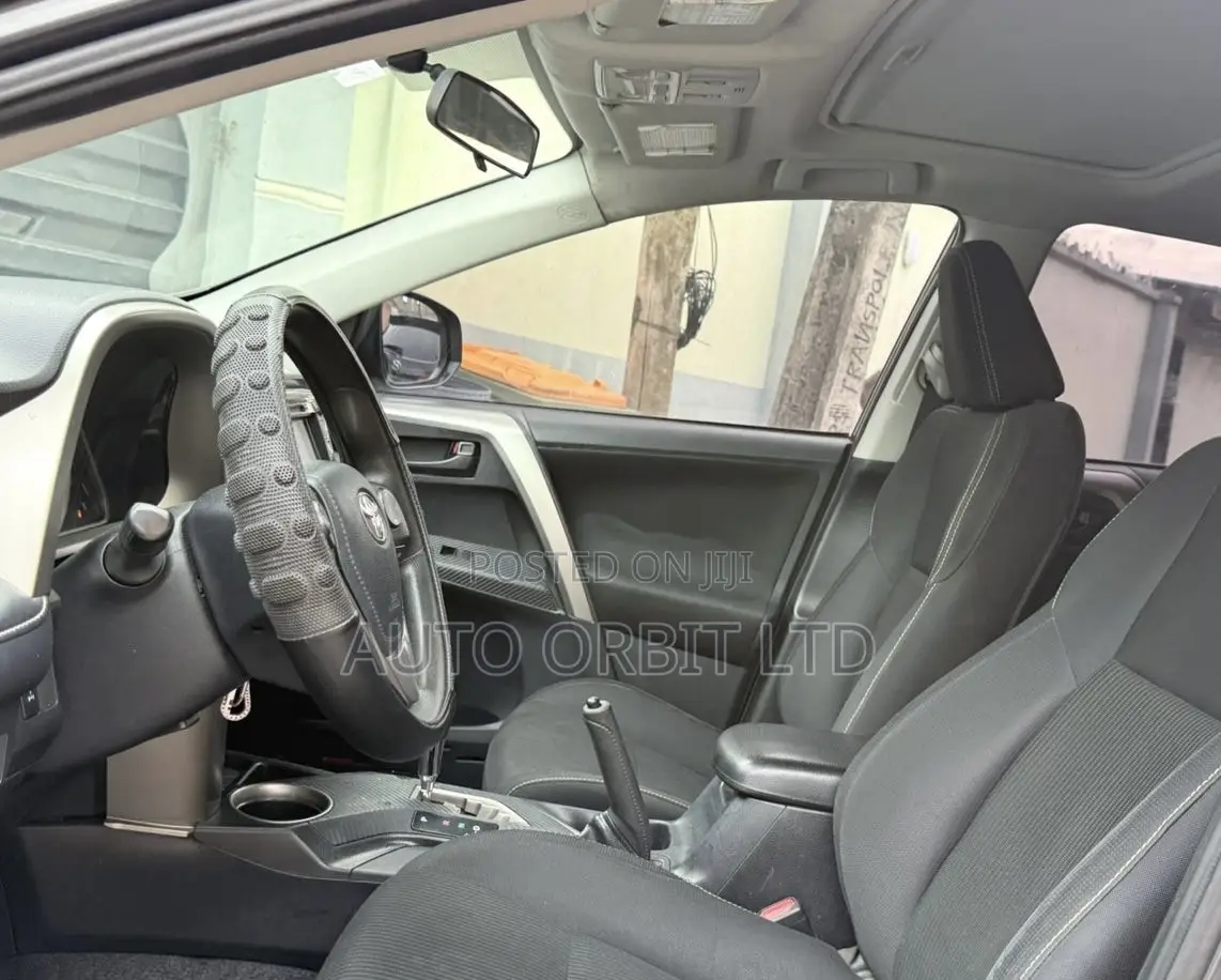 Toyota RAV4 XLE 4dr SUV AWD (2.5L 4cyl 6A) 2014 Gray