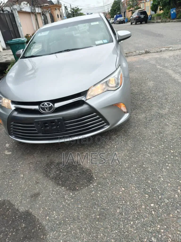 Toyota Camry 2016 Silver