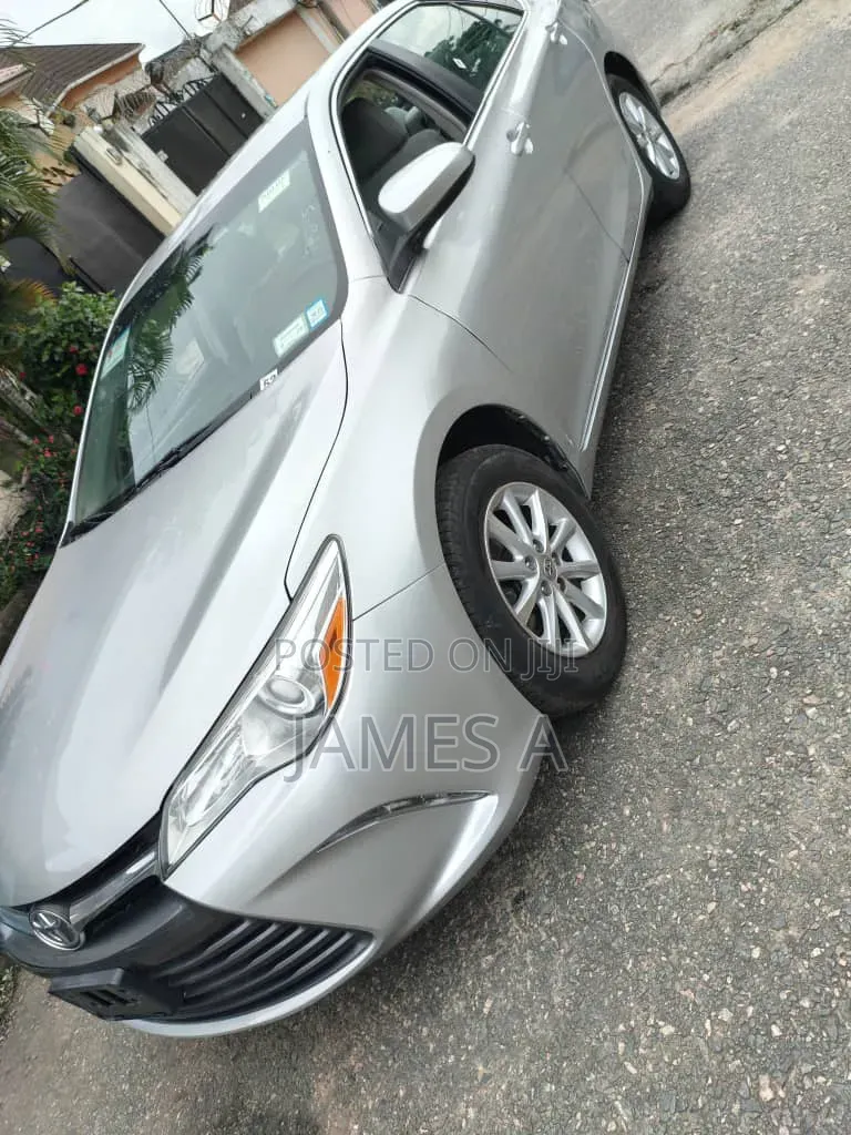 Toyota Camry 2016 Silver