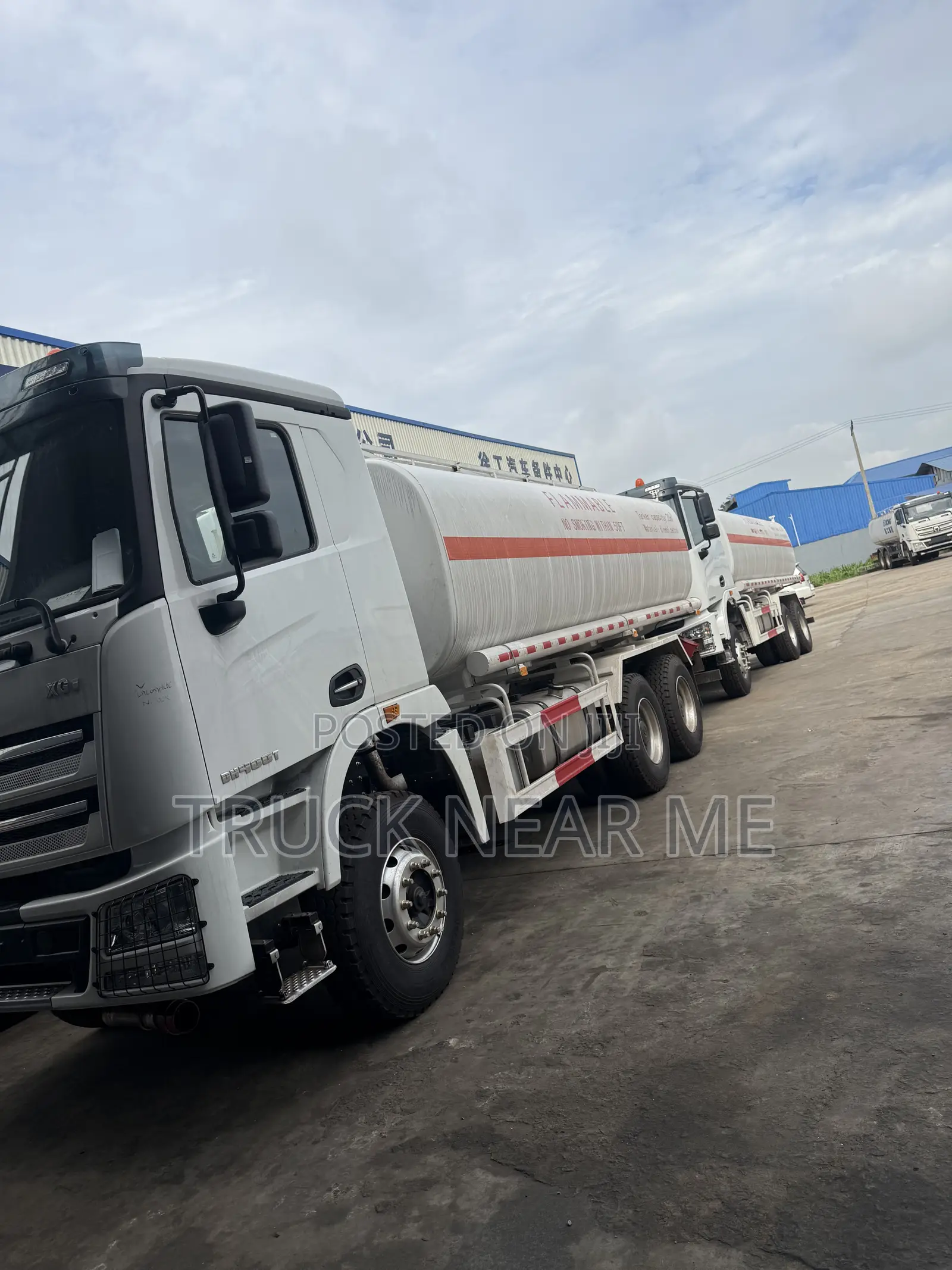 Tank Truck XCMG (400 Horsepower)Tanker Capacity :20m^3
