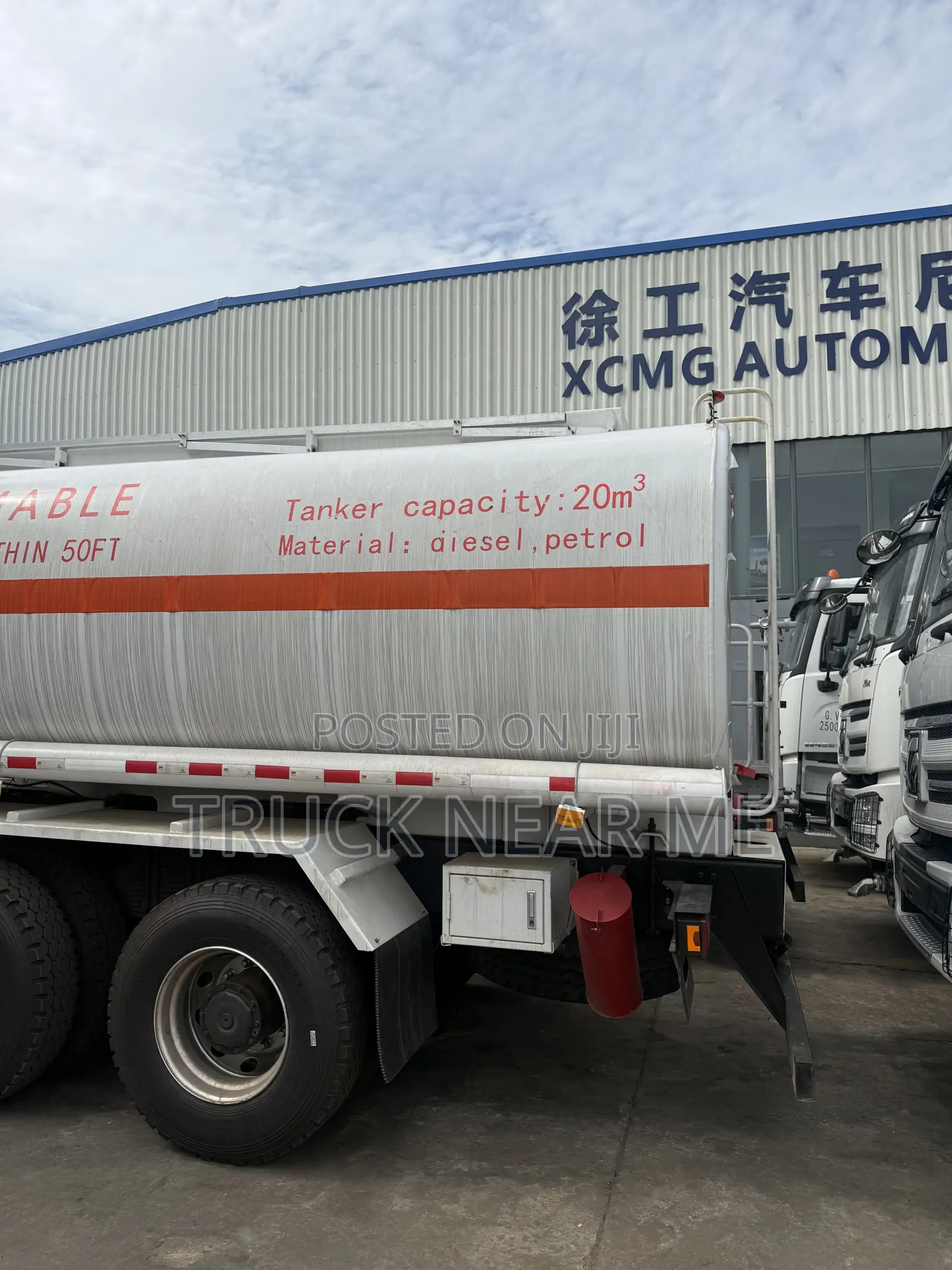 Tank Truck XCMG (400 Horsepower)Tanker Capacity :20m^3