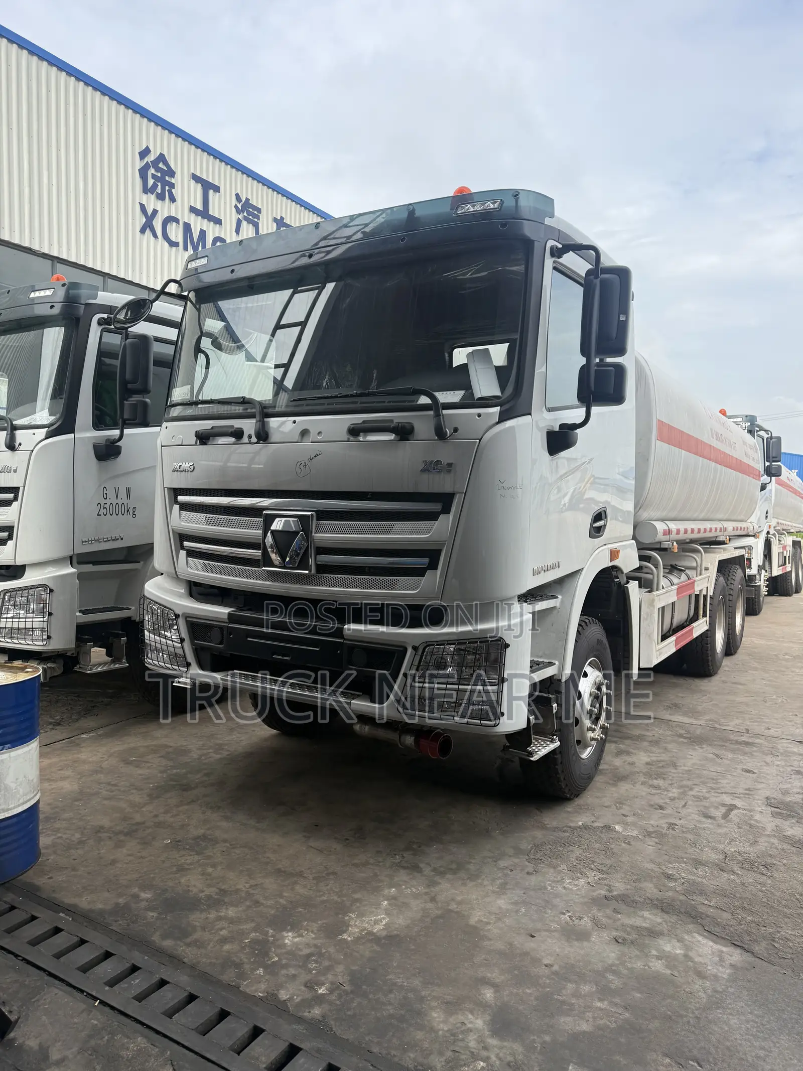 Tank Truck XCMG (400 Horsepower)Tanker Capacity :20m^3