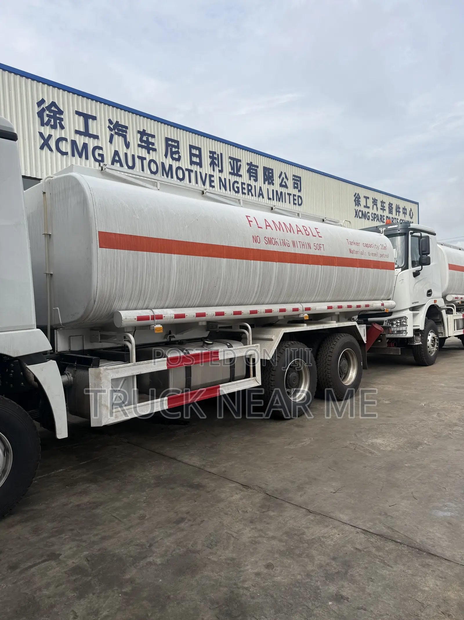 Tank Truck XCMG (400 Horsepower)Tanker Capacity :20m^3
