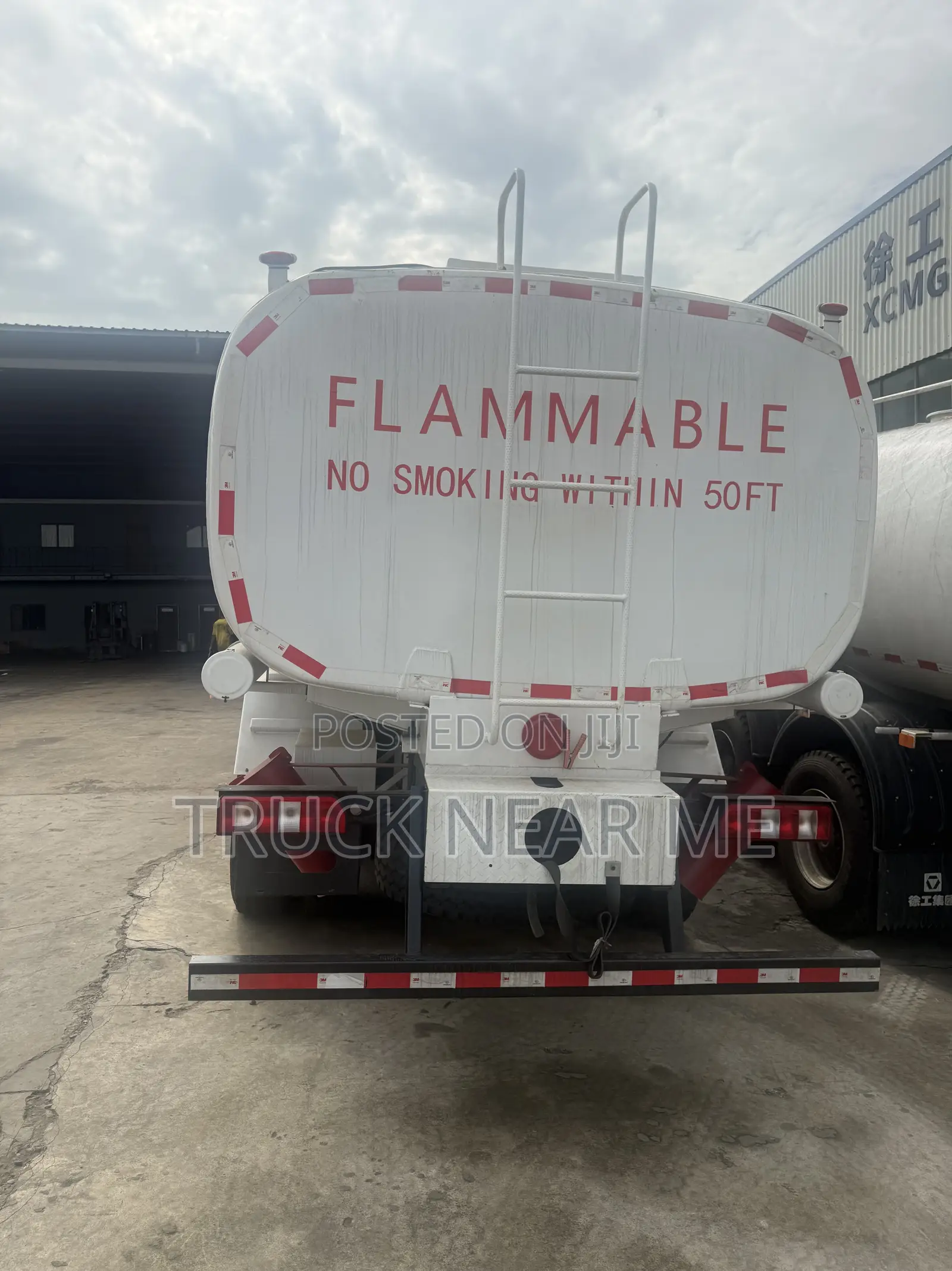 Tank Truck XCMG (400 Horsepower)Tanker Capacity :20m^3