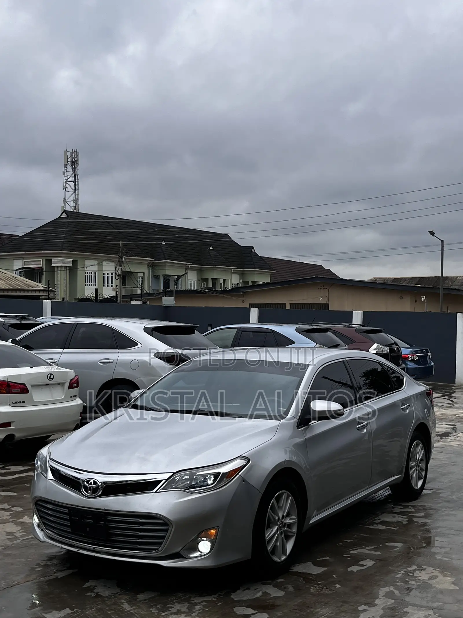 Toyota Avalon XLE Premium Sedan FWD (3.5L 6cyl 6A) 2013 Silver