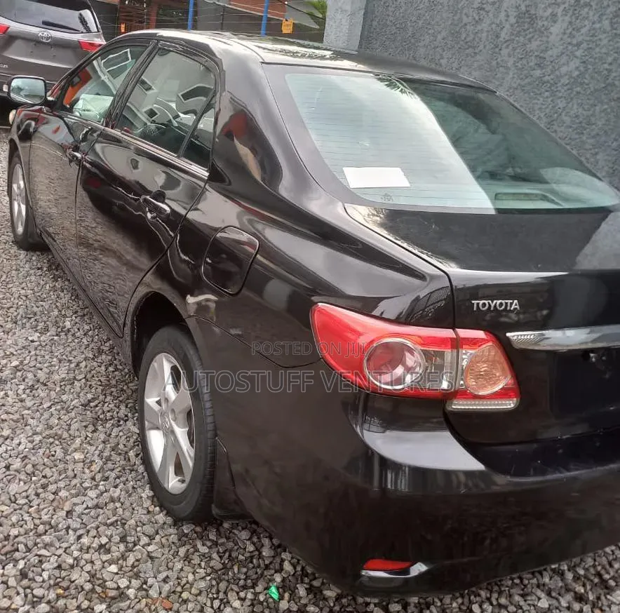 Toyota Corolla 2012 Black