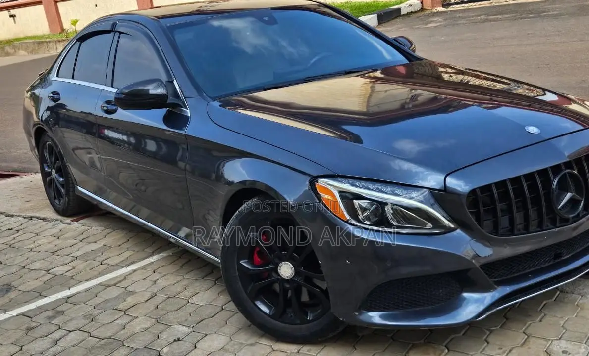 Mercedes-Benz C300 2016 Black