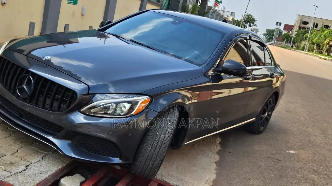 Mercedes-Benz C300 2016 Black