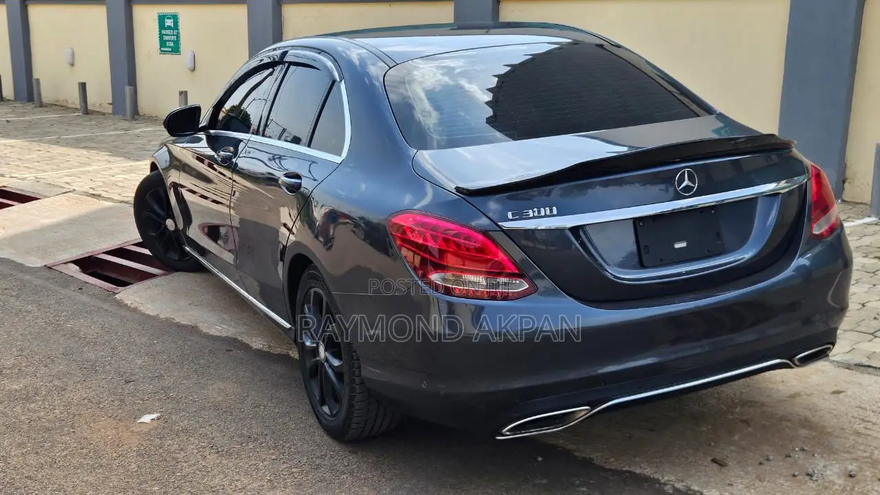 Mercedes-Benz C300 2016 Black