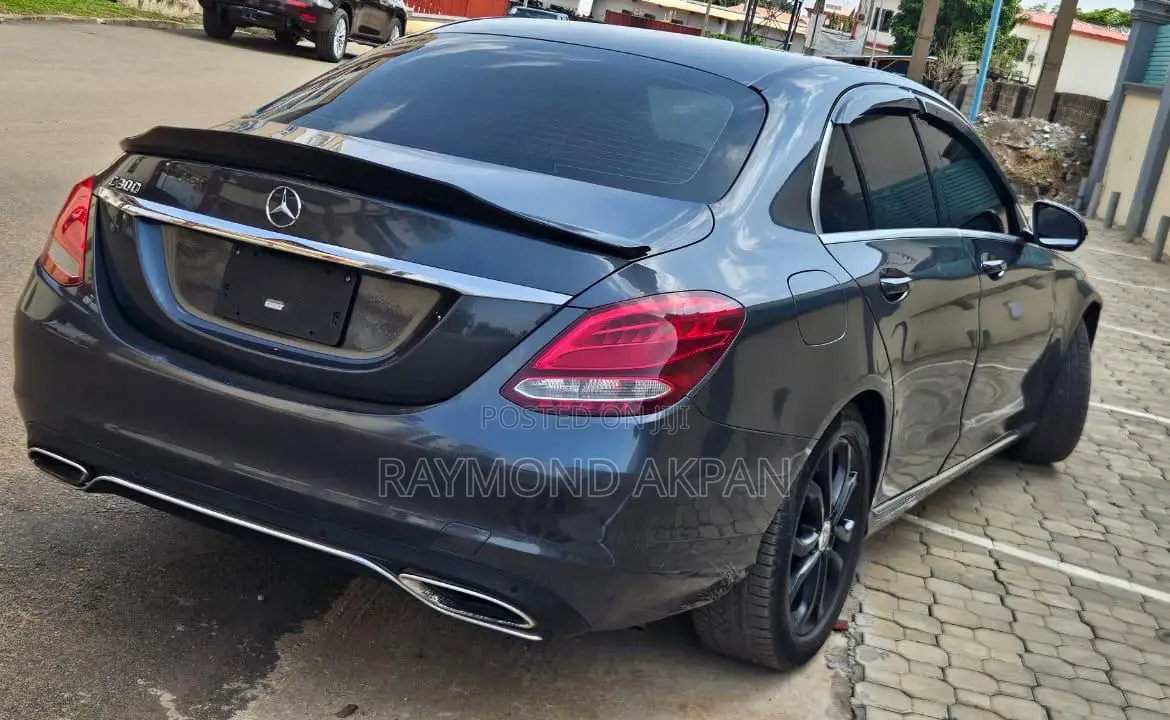 Mercedes-Benz C300 2016 Black