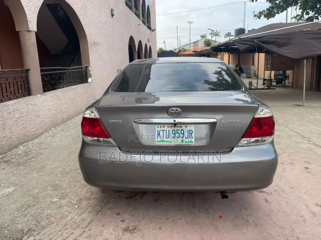 Toyota Camry 2004 Gray