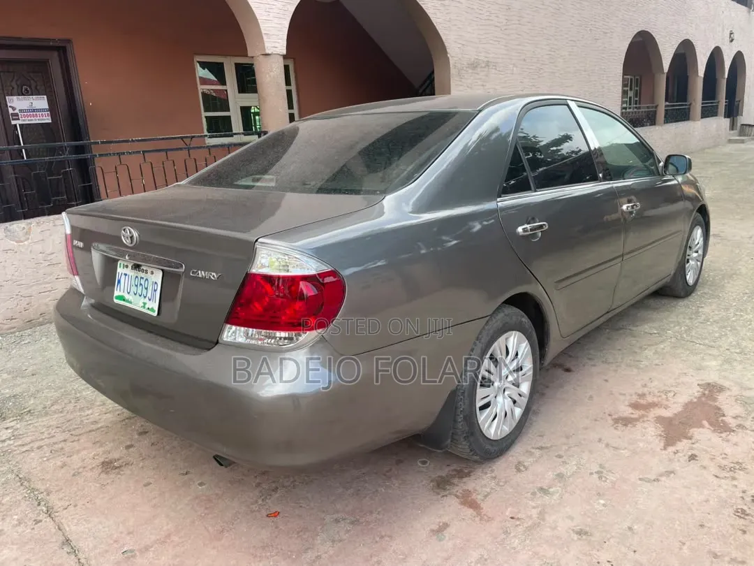 Toyota Camry 2004 Gray