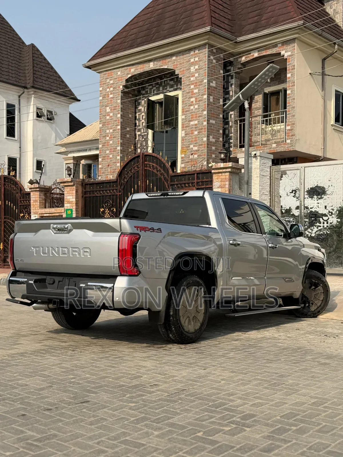 Toyota Tundra 2024 Gold
