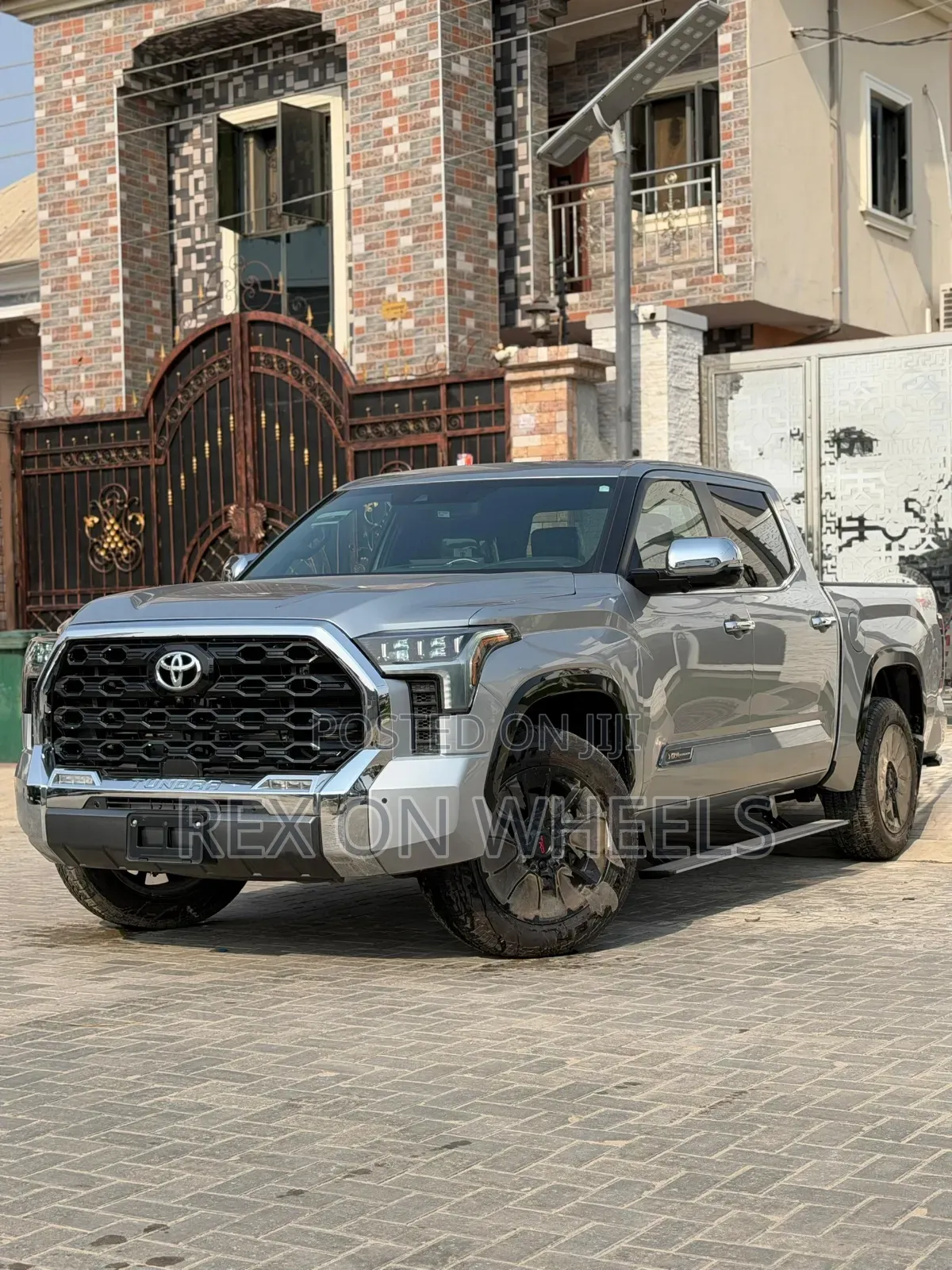 Toyota Tundra 2024 Gold