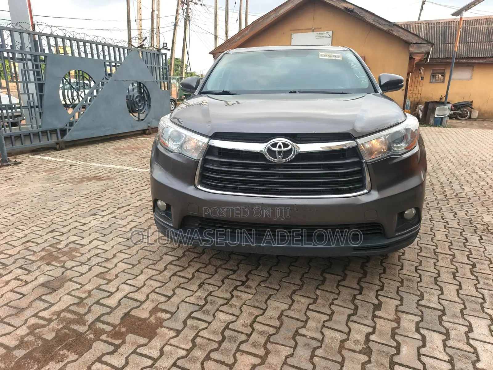 Toyota Highlander LE 4dr SUV (3.5L 6cyl 6A) 2015 Gray