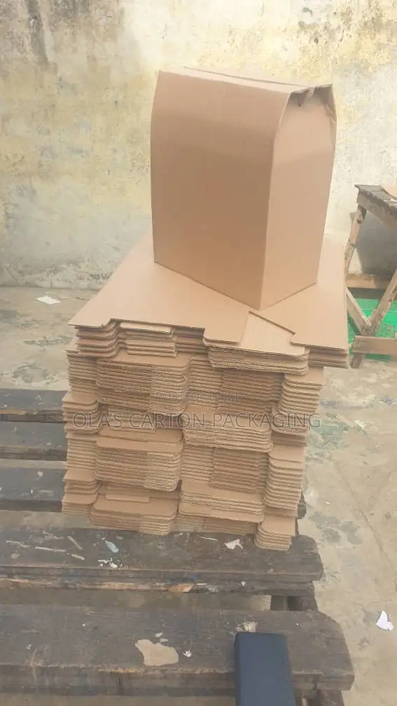 Souvenir Box Brown Neat