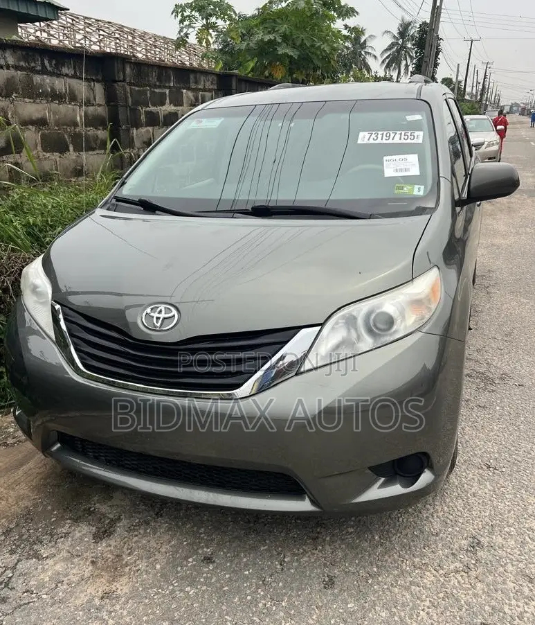 Toyota Sienna LE 7 Passenger 2011 Gray