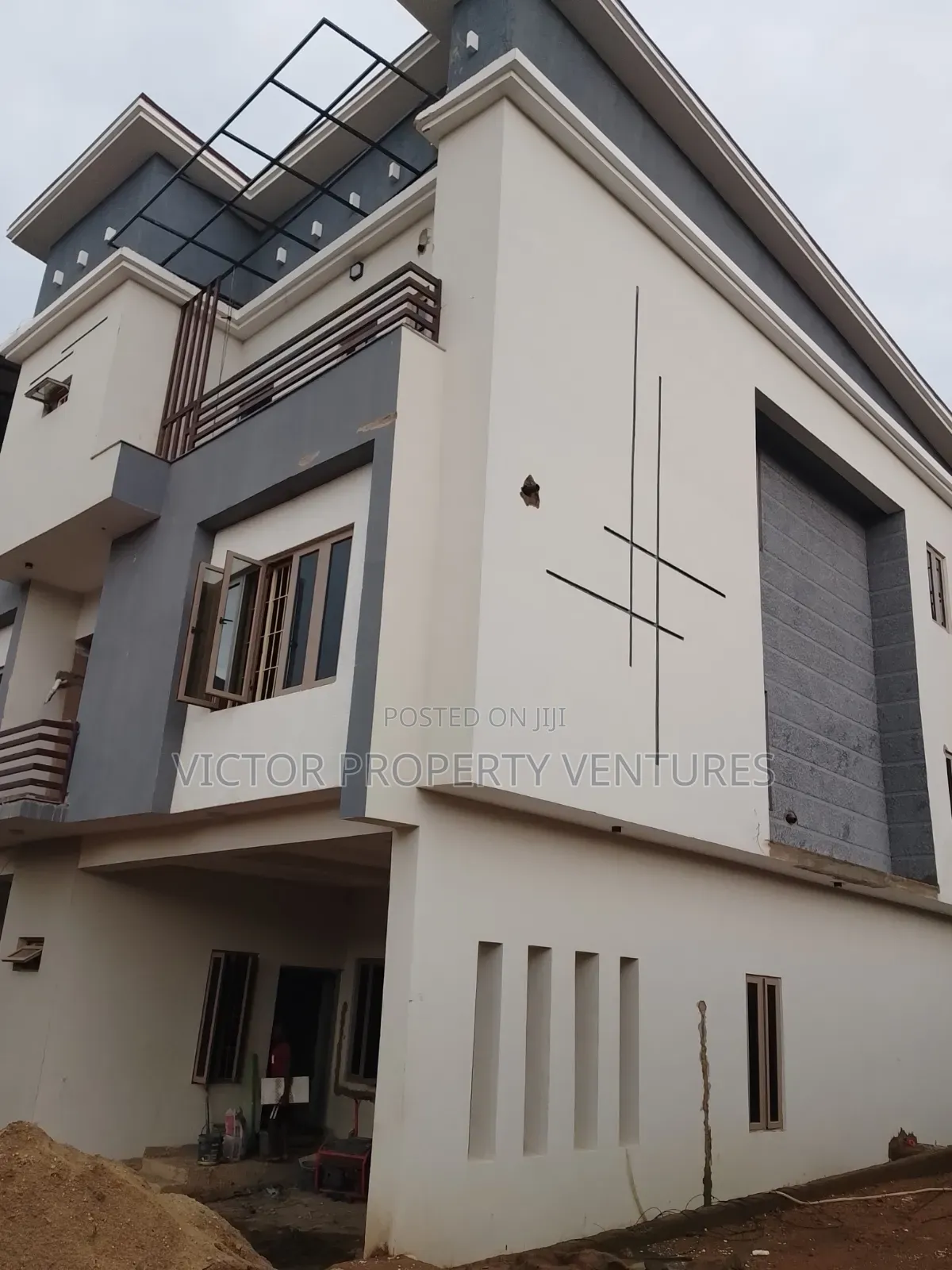 5bdrm Duplex in Dawaki for sale