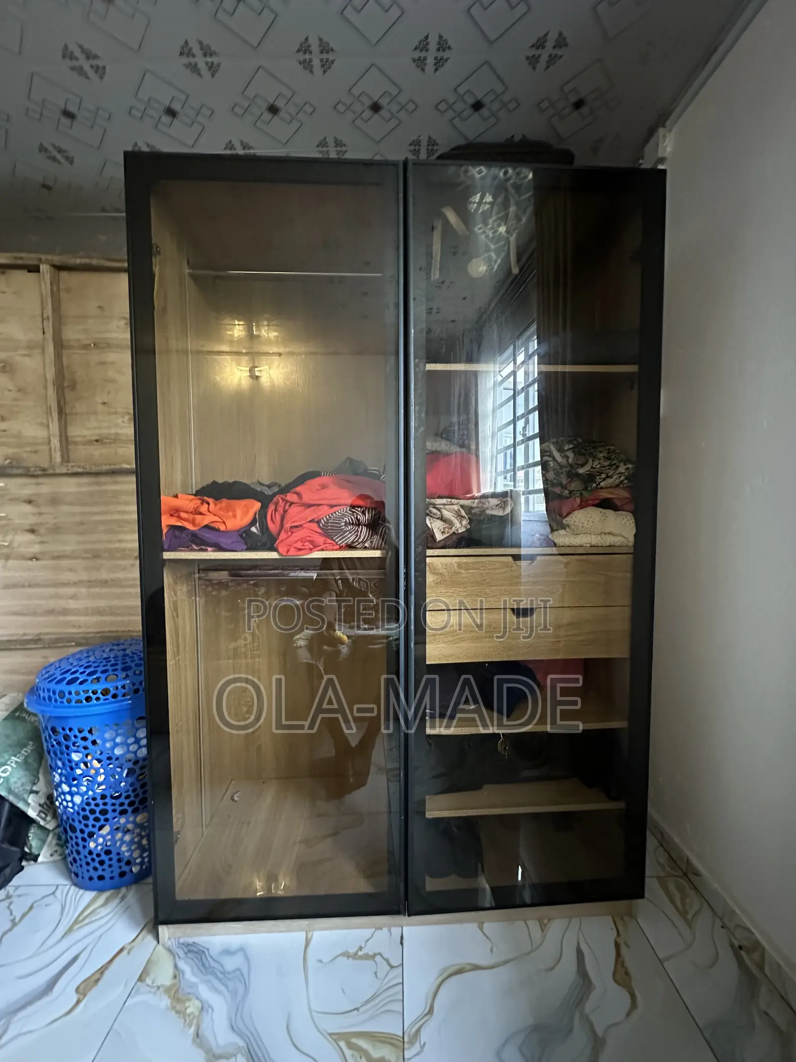 Glass Door Luxurious Wardrobe With Led Lights