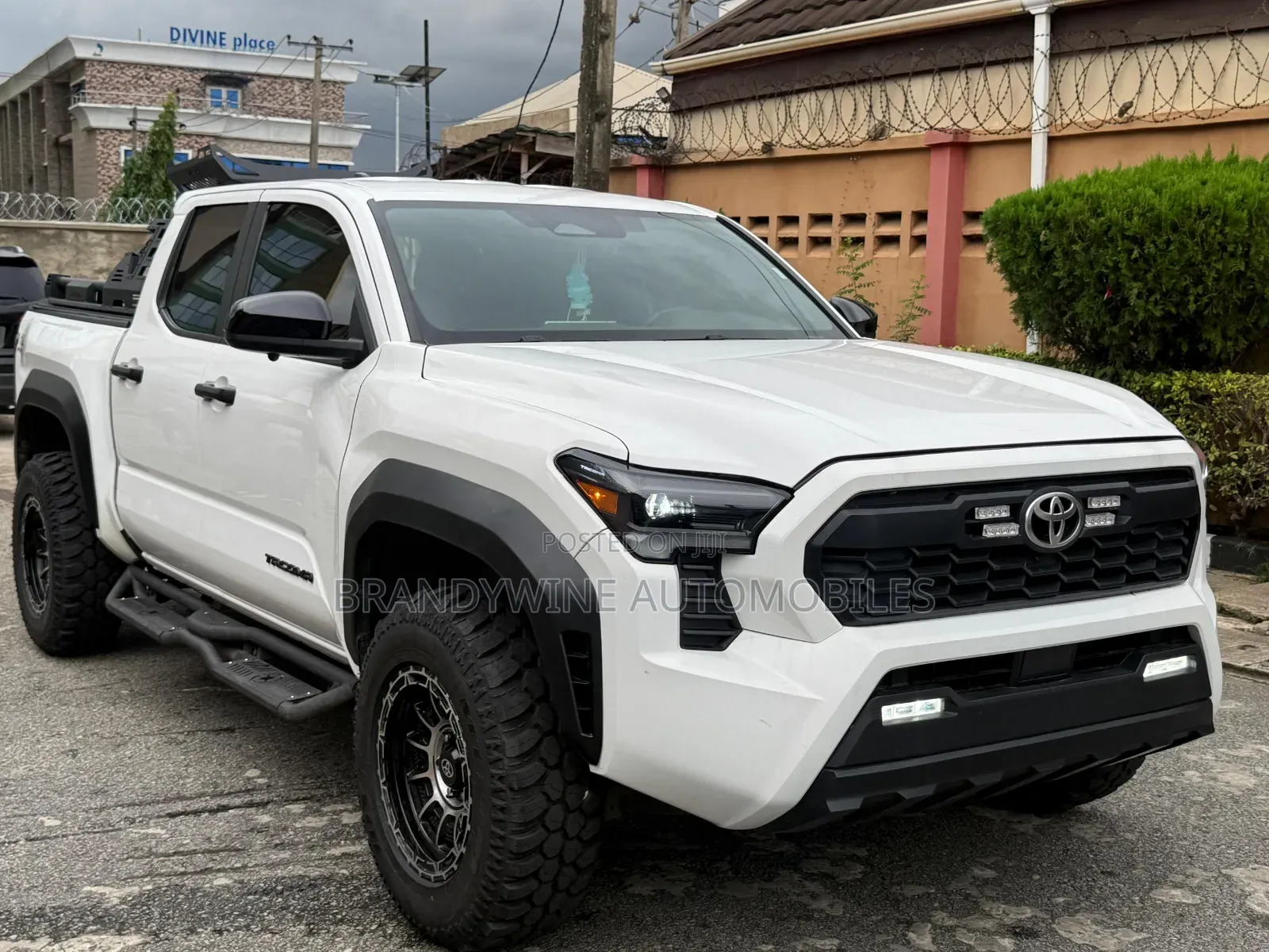 Toyota Tacoma 2024 White