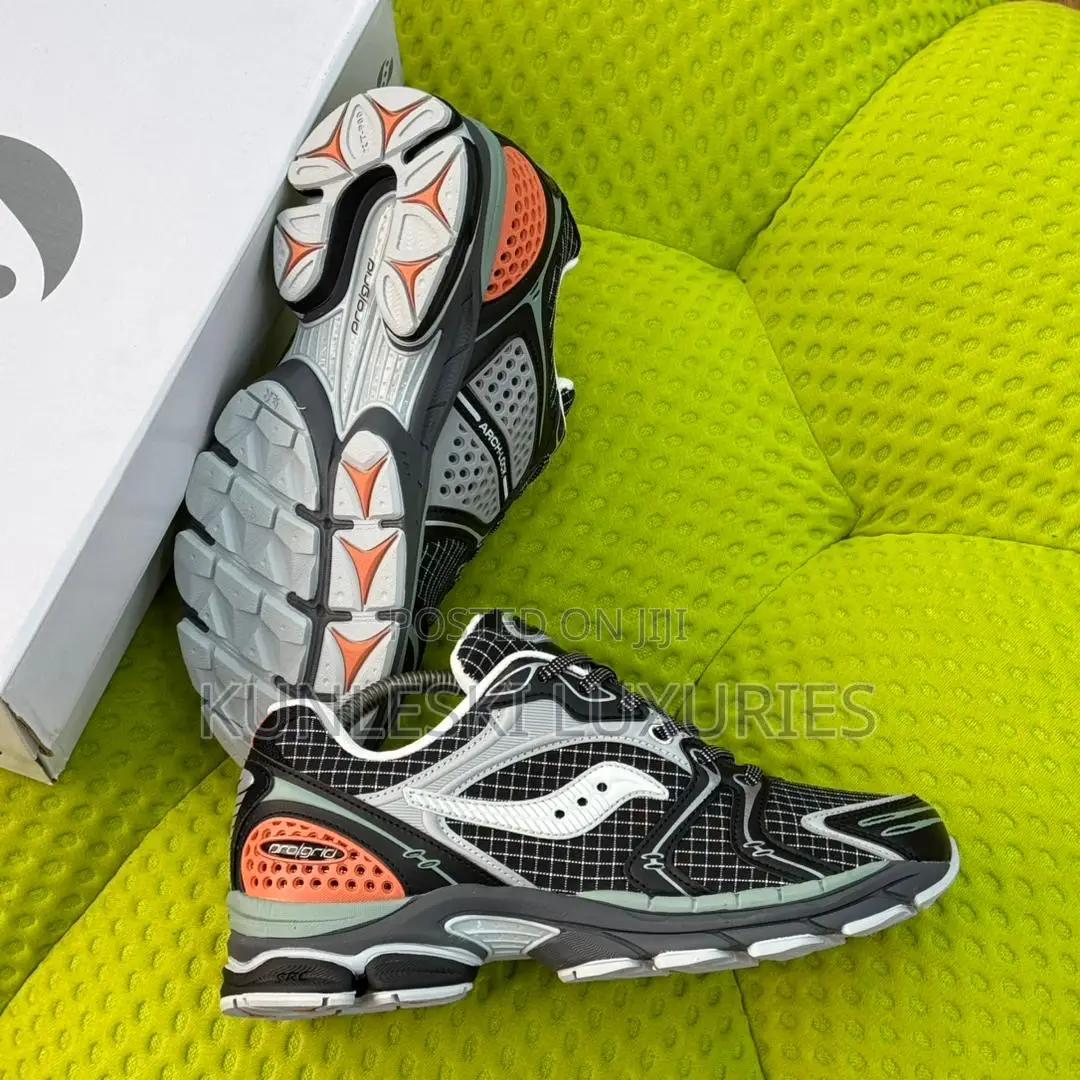 Original Saucony Progrid Triumph 4 Shadow Sliver Sneakers