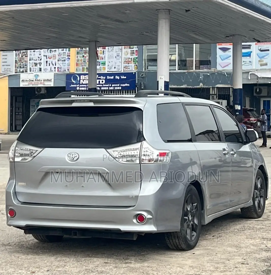 Toyota Sienna 2015 Silver