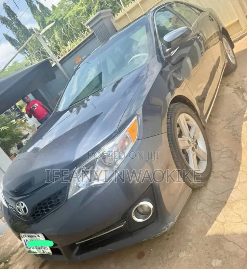 Toyota Camry SE 4dr Sedan (2.5L 4cyl 6A) 2013 Black