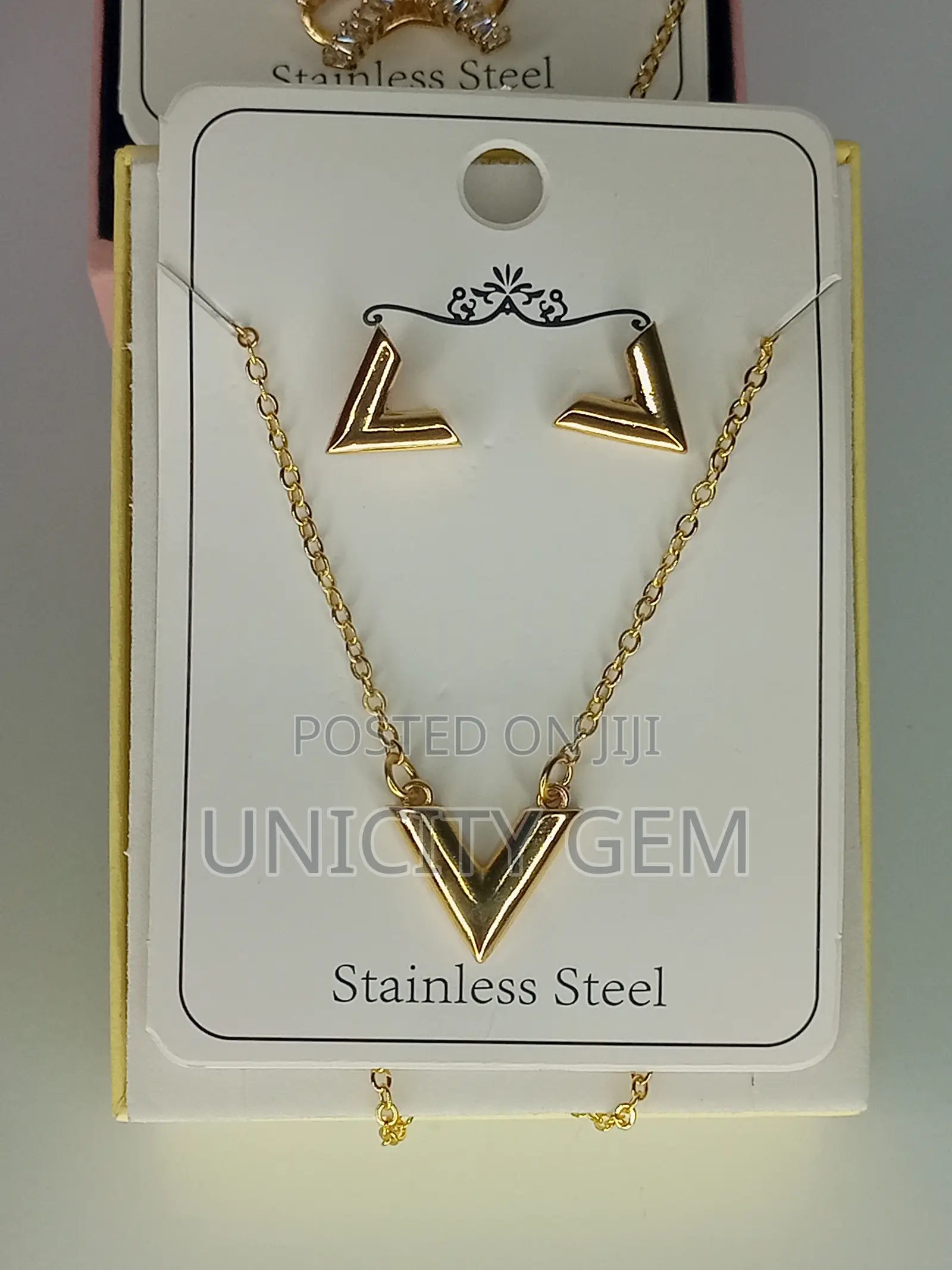 Beautiful Necklace With Earrings