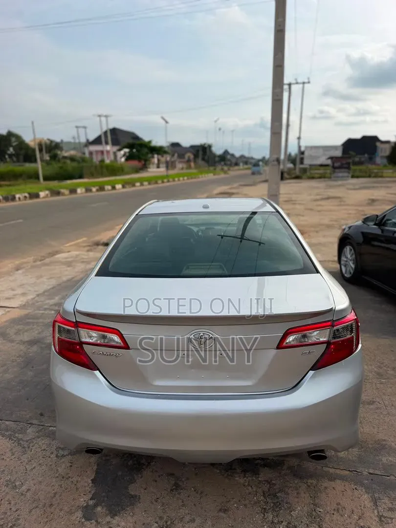 Toyota Camry XLE V6 4dr Sedan (3.5L 6cyl 6A) 2013 Silver