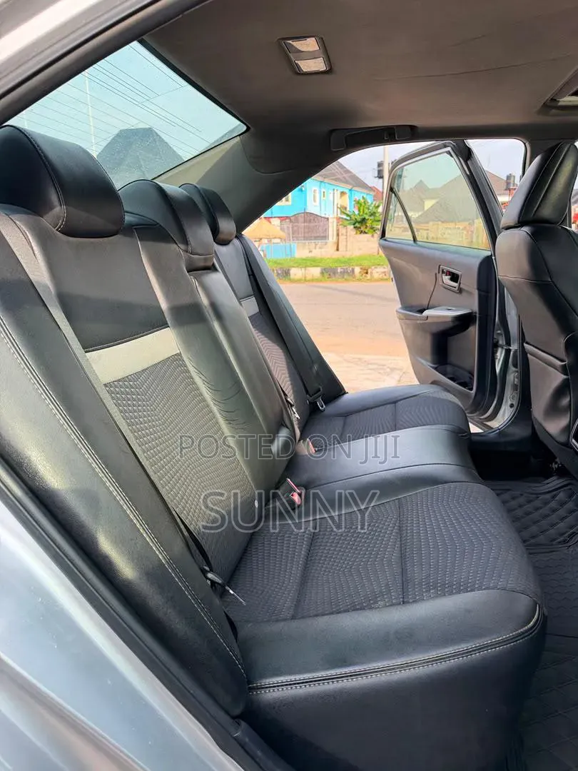 Toyota Camry XLE V6 4dr Sedan (3.5L 6cyl 6A) 2013 Silver