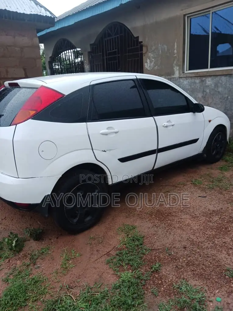 Ford Focus 2001 White