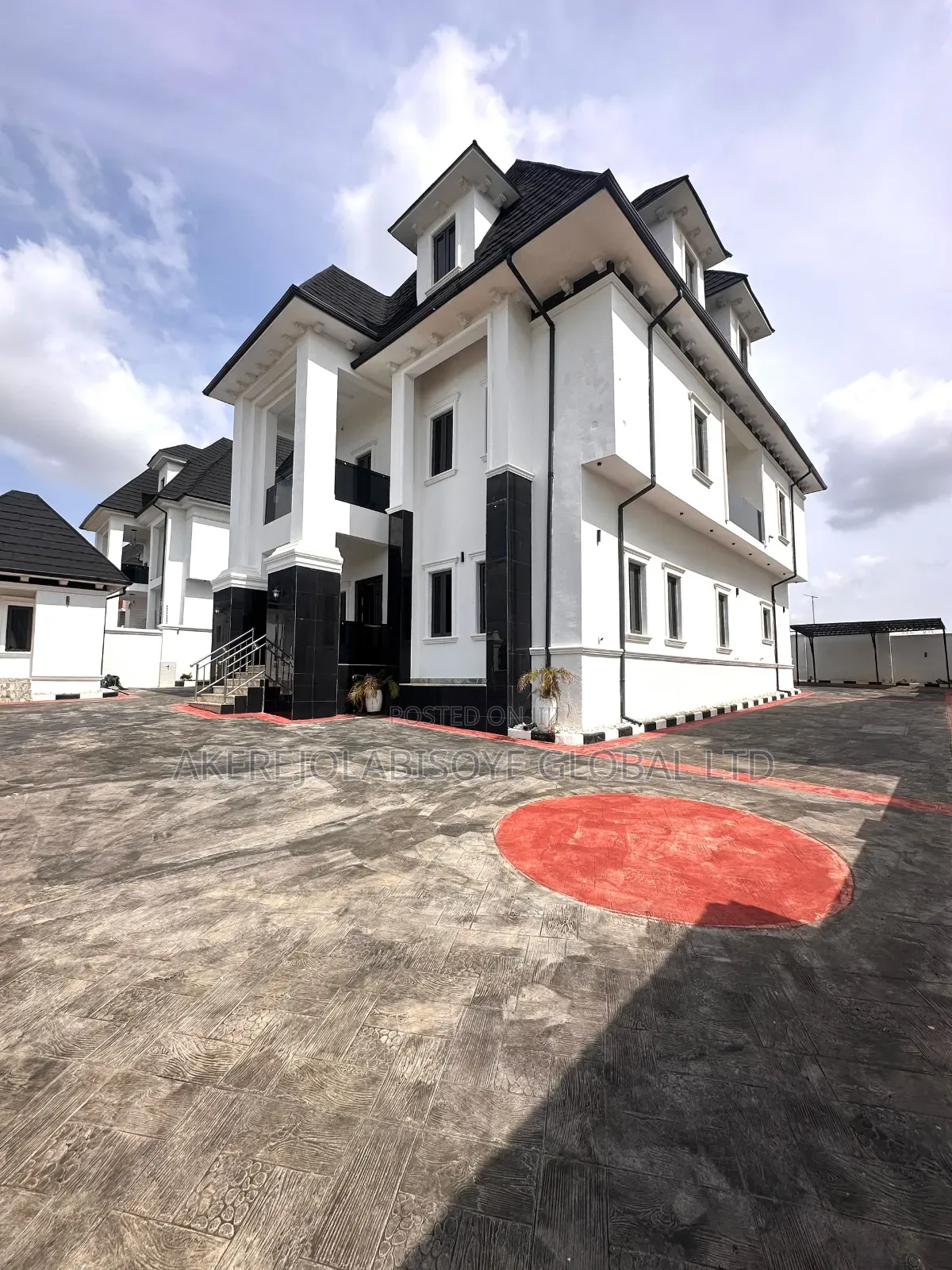6bdrm Duplex in In An Estate, Life Camp for sale