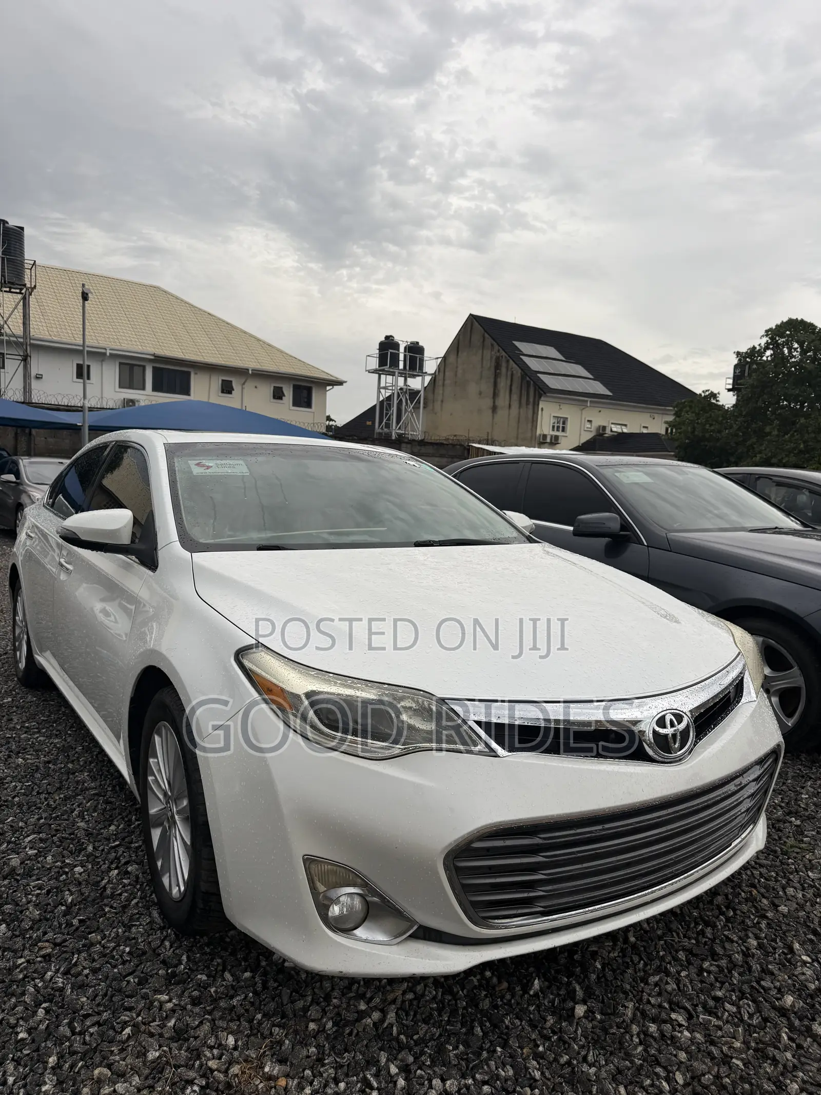 Toyota Avalon XLE Premium Sedan FWD (3.5L 6cyl 6A) 2013 White