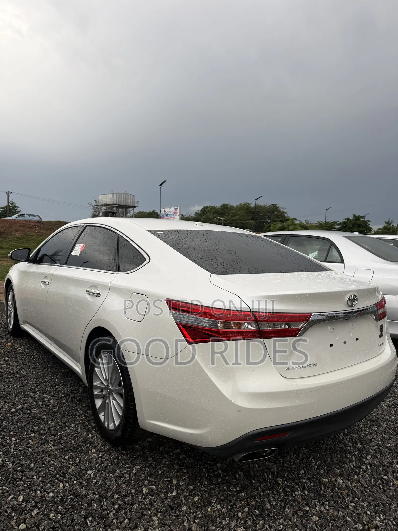 Toyota Avalon XLE Premium Sedan FWD (3.5L 6cyl 6A) 2013 White