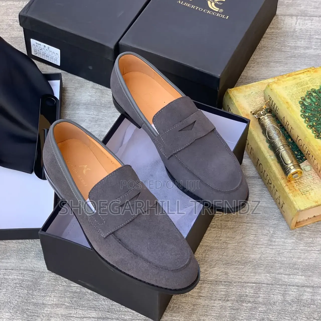 Classy Men Suede Loafer Shoes in Multicolours