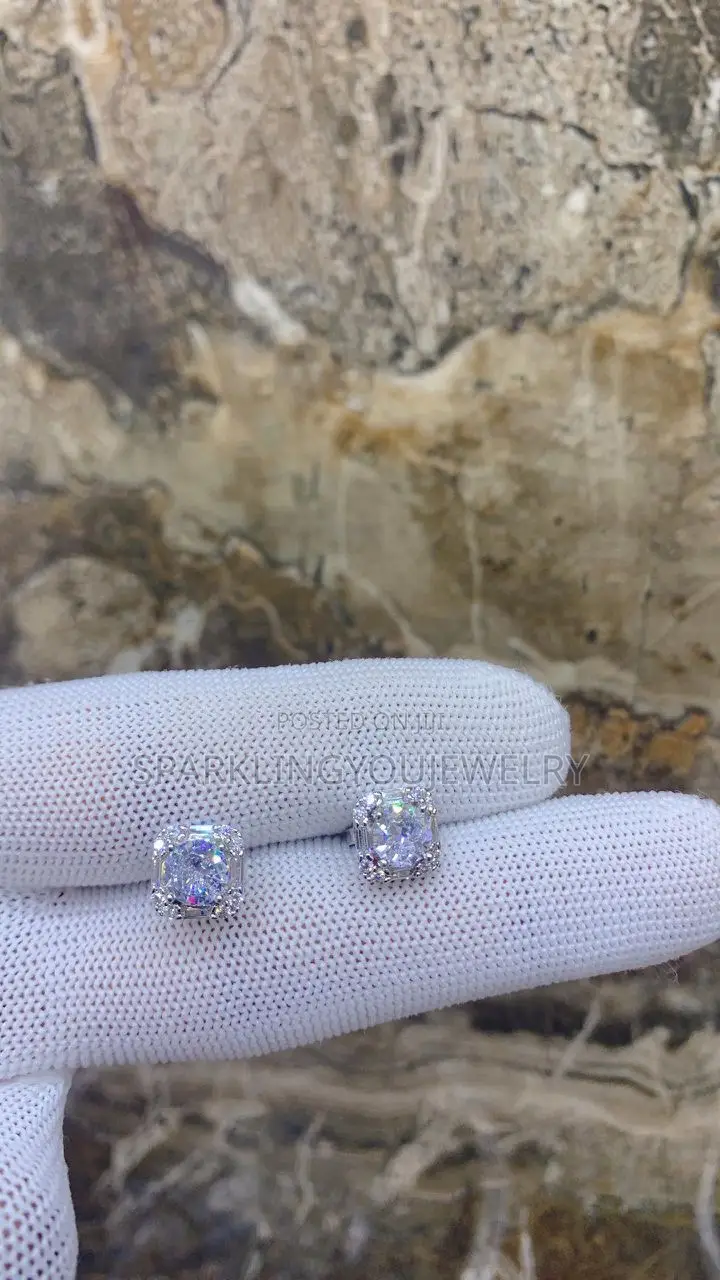 Moissainte Diamond Replica Earring for Guys, Active on Tester