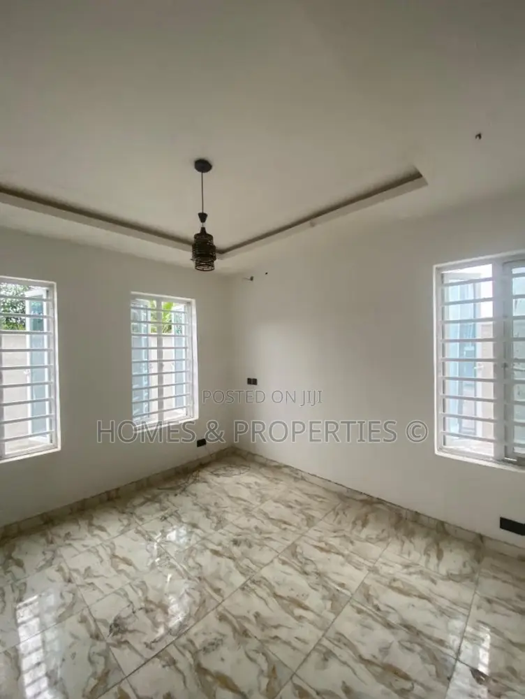 2bdrm Apartment in Ogunfayo, Awoyaya for rent
