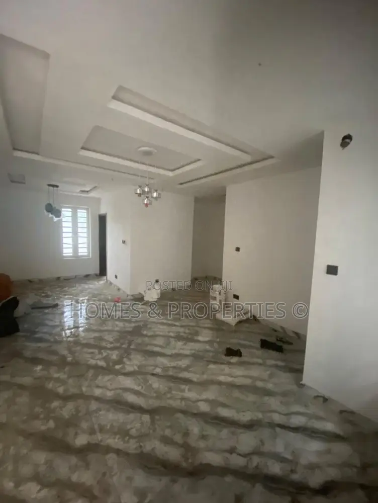 2bdrm Apartment in Ogunfayo, Awoyaya for rent