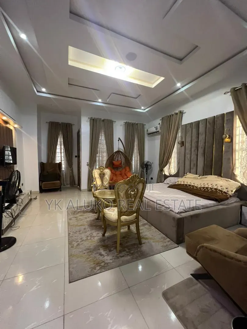 4bdrm Duplex in Southern Estate for sale