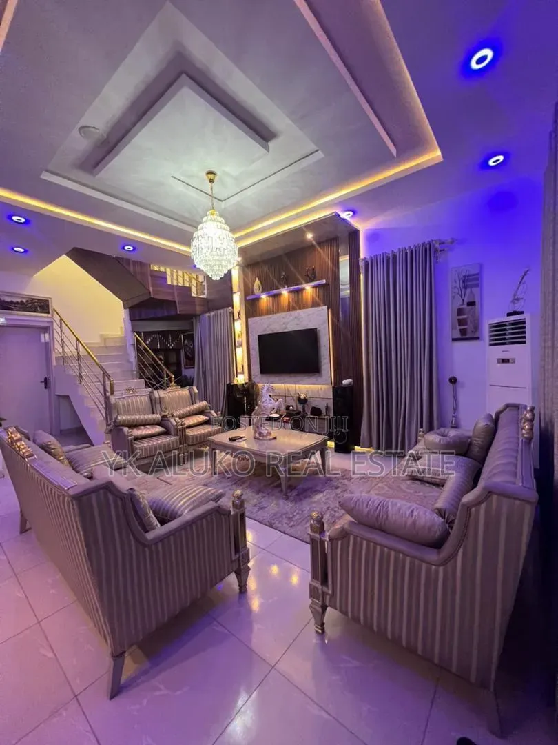 4bdrm Duplex in Southern Estate for sale