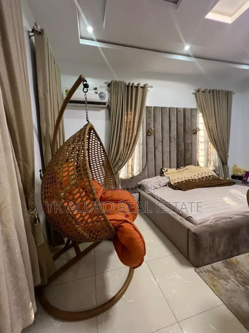 4bdrm Duplex in Southern Estate for sale