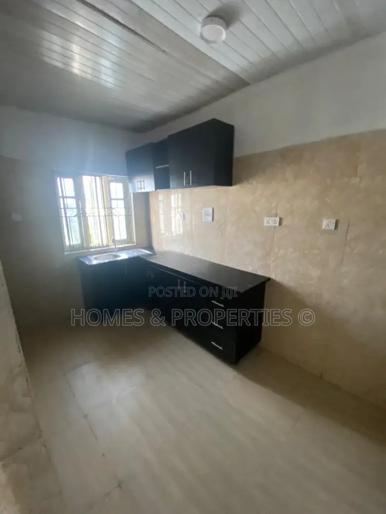 2bdrm Apartment in New Road, Awoyaya for rent