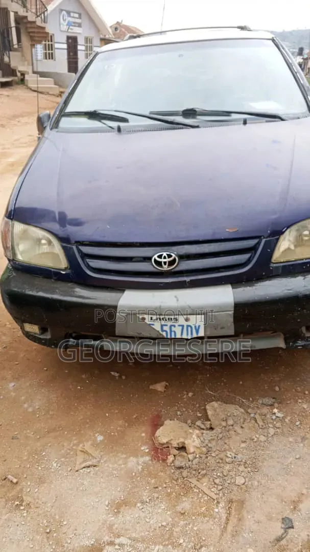 Toyota Sienna 2003 Blue