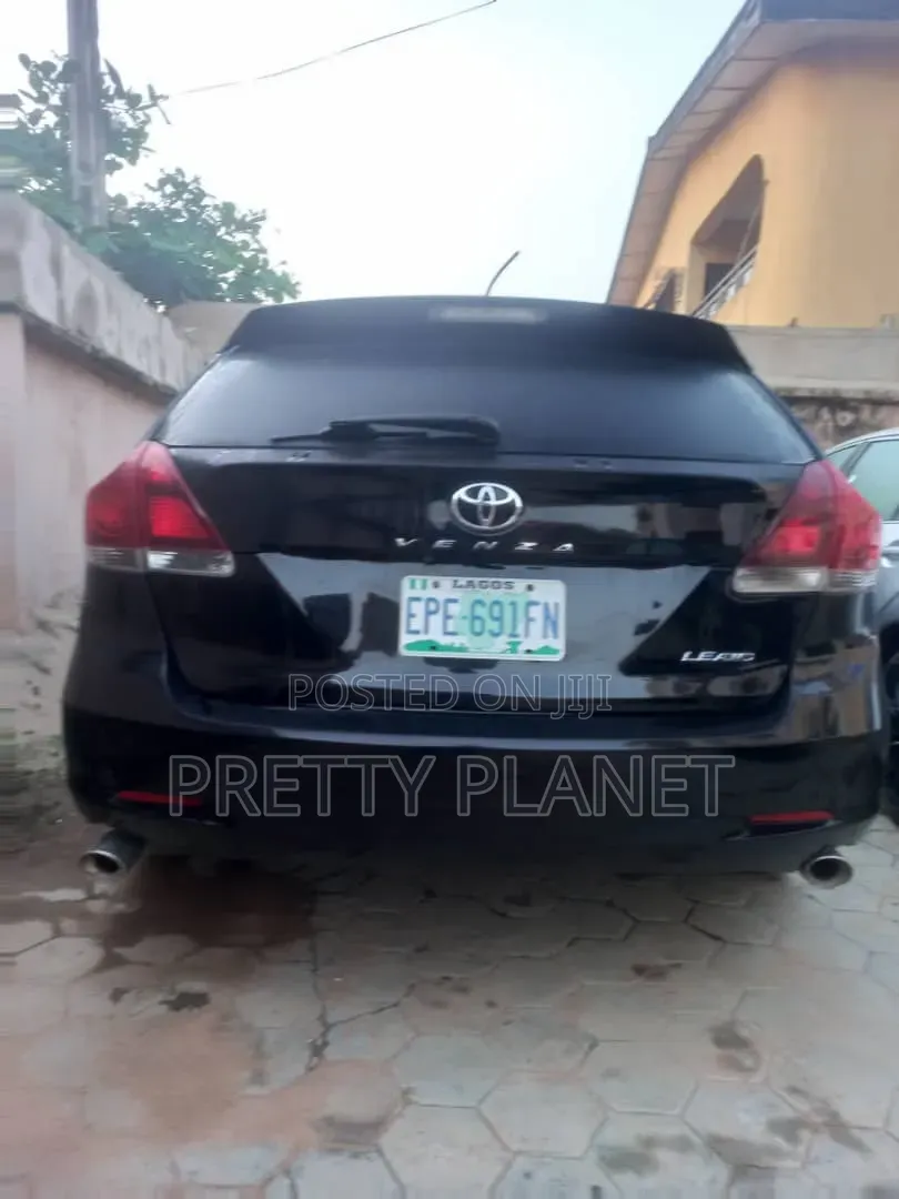 Toyota Venza LE 2013 Matt Black