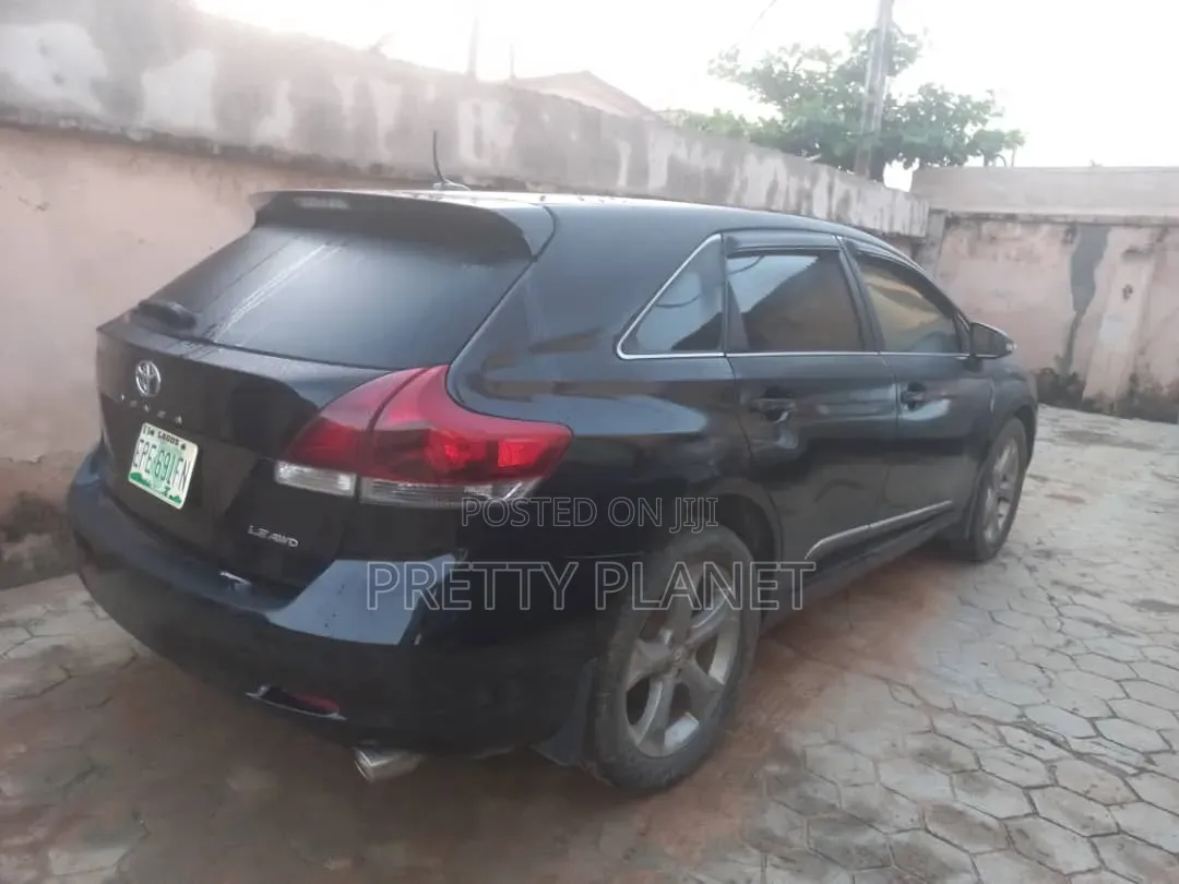 Toyota Venza LE 2013 Matt Black
