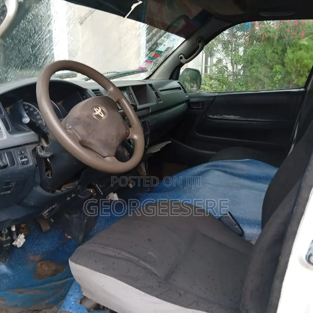 Toyota HiAce 2007 White