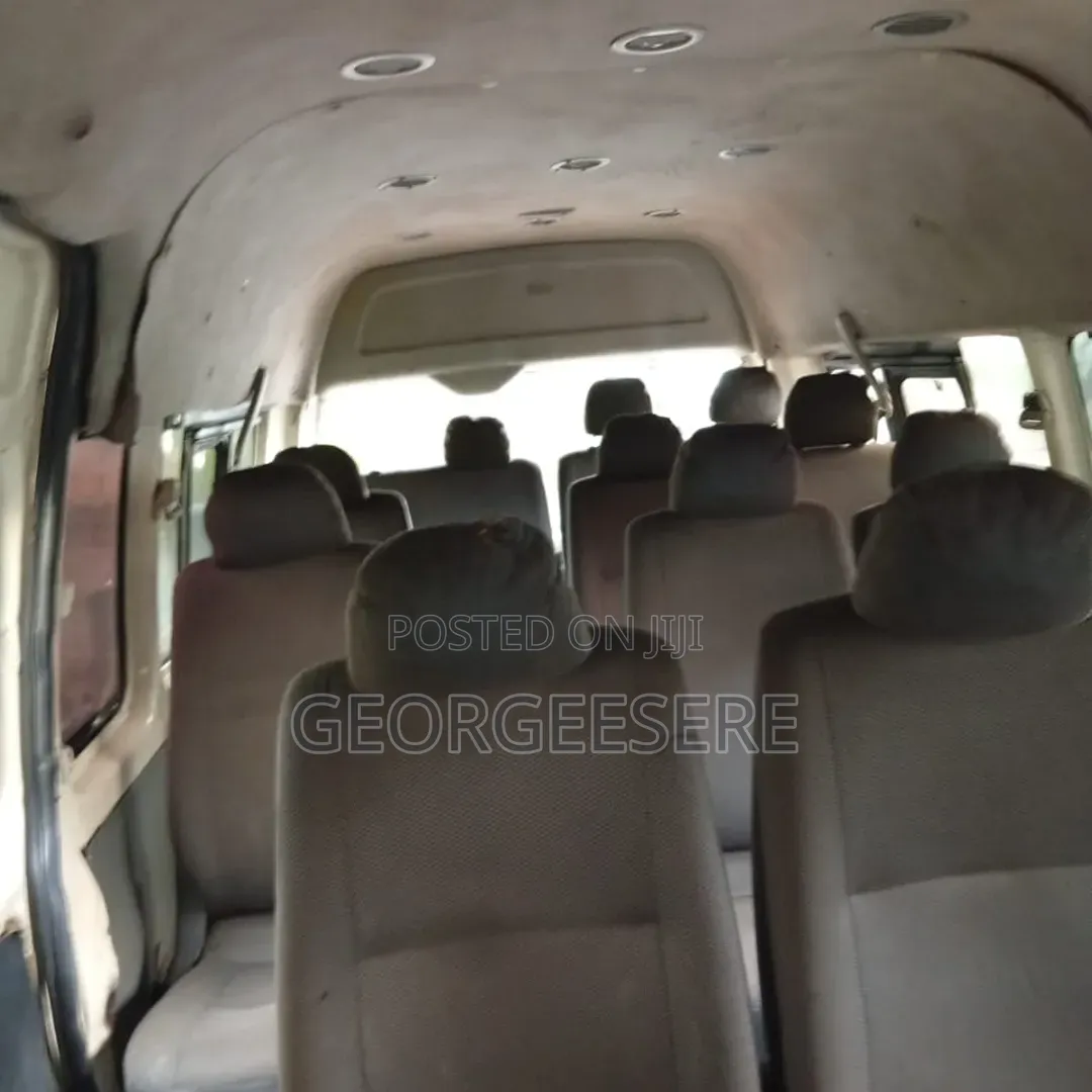 Toyota HiAce 2007 White