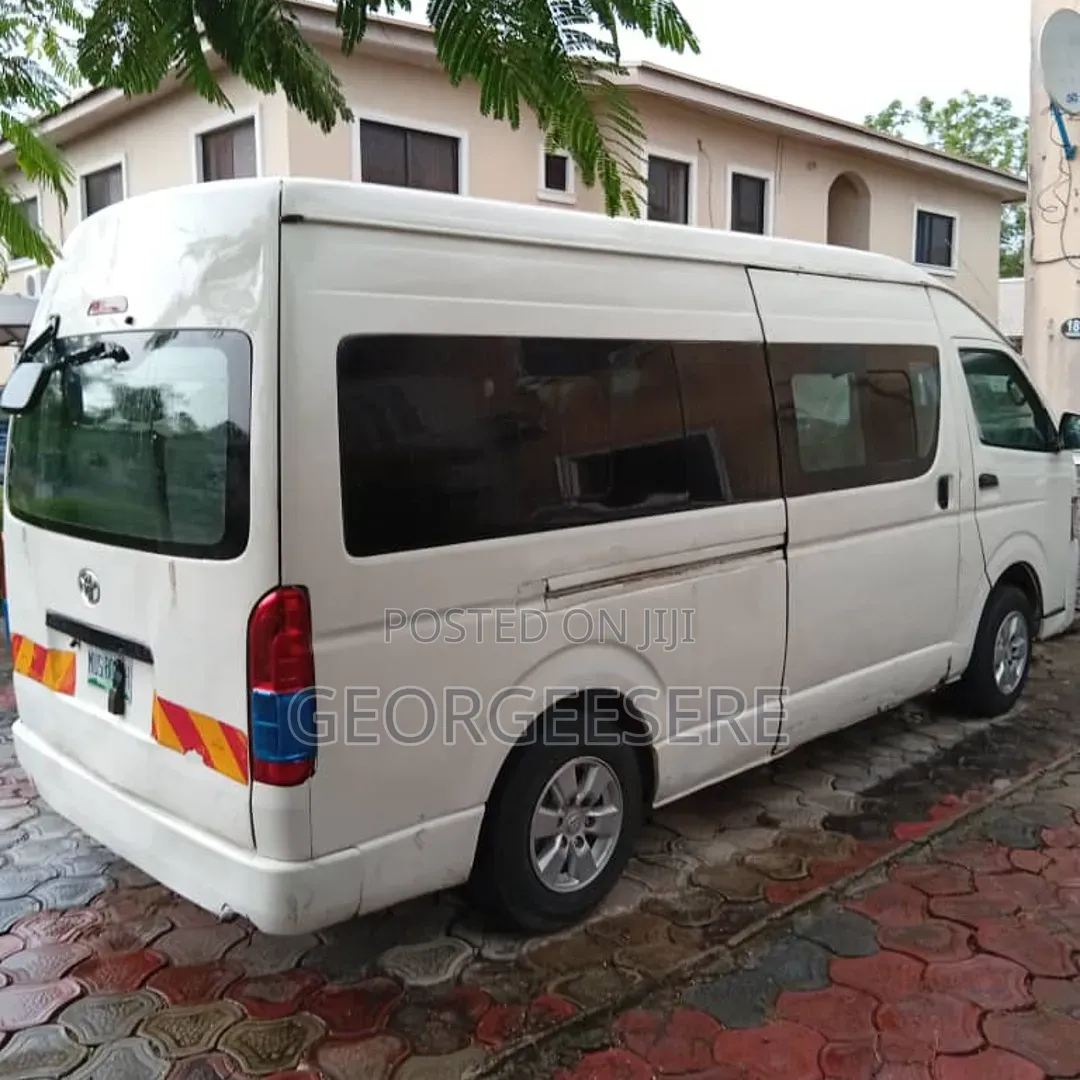 Toyota HiAce 2007 White